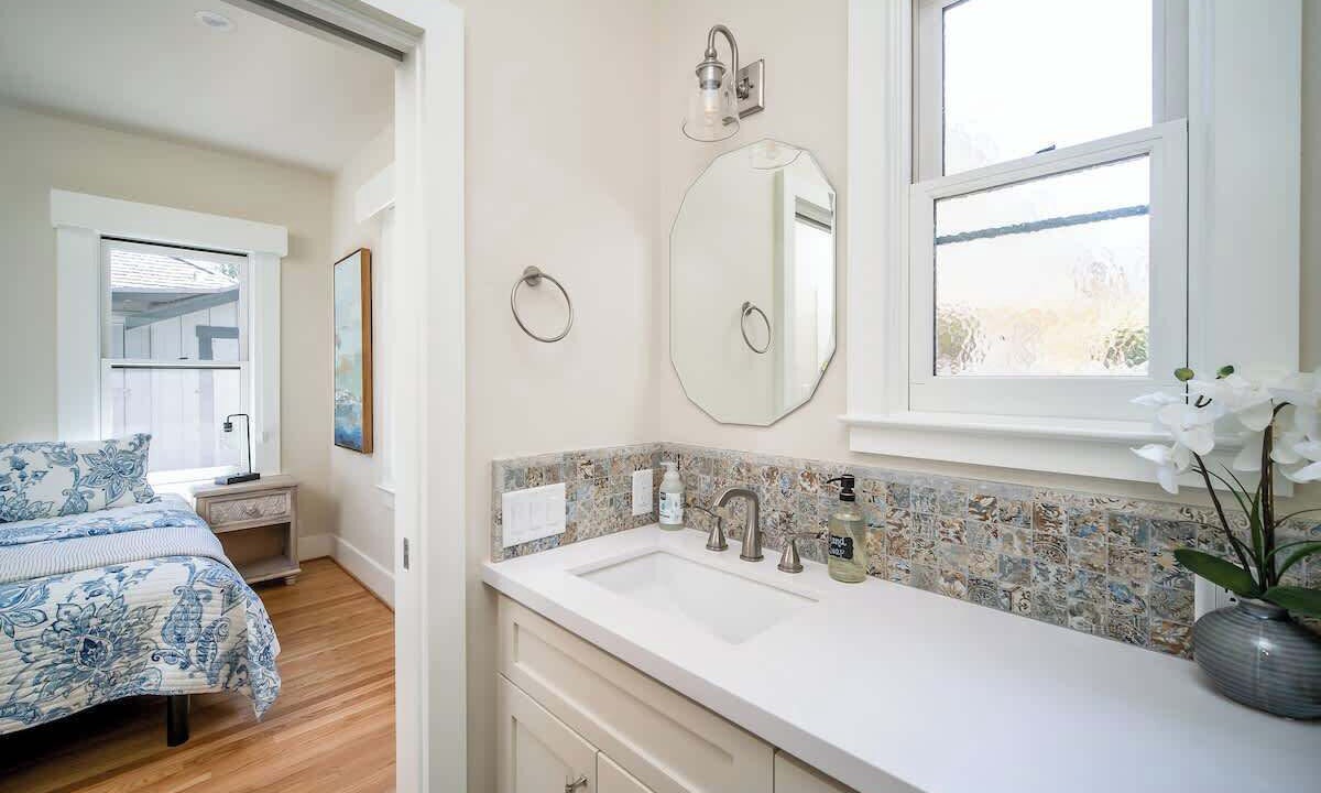 Photo of Bathroom in Golden Rectangle