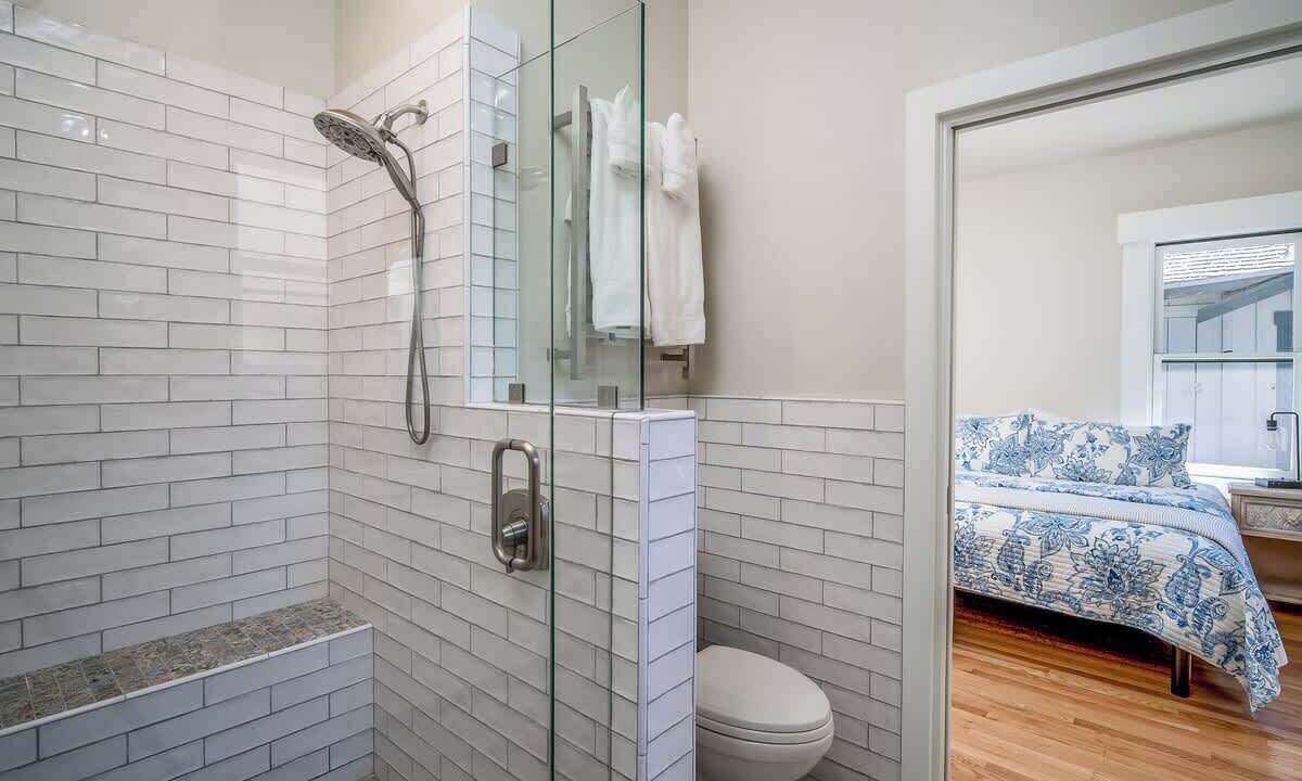 Photo of Bathroom in Golden Rectangle