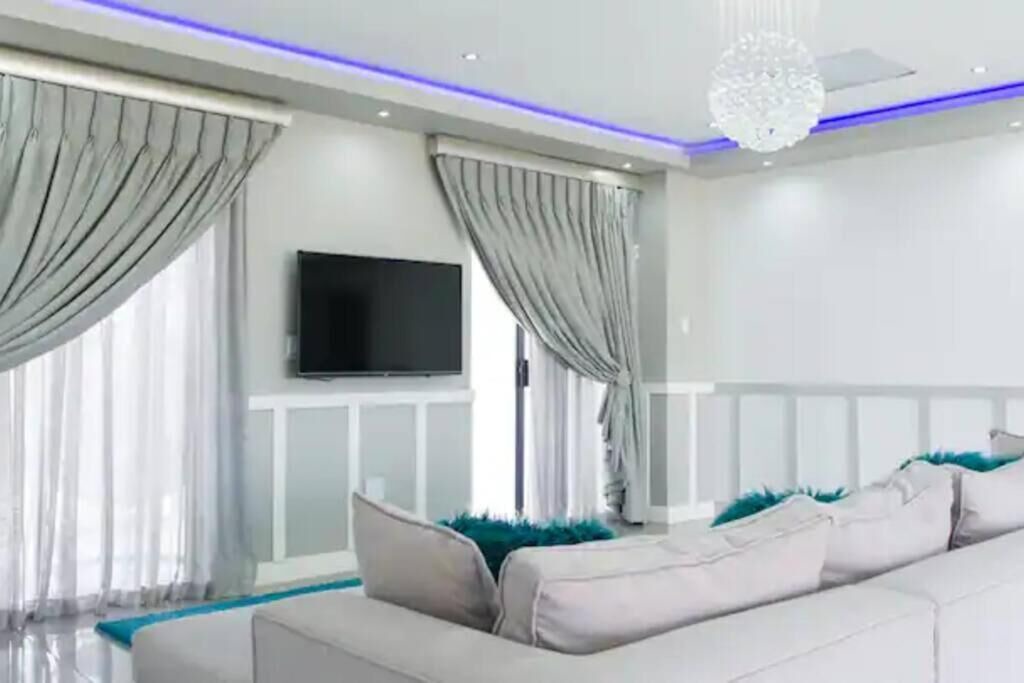 Photo of Livingroom in Greater Johannesburg Metropolitan Area