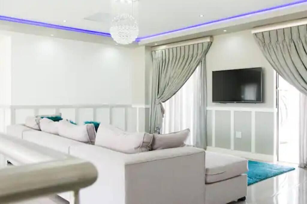 Photo of Livingroom in Greater Johannesburg Metropolitan Area