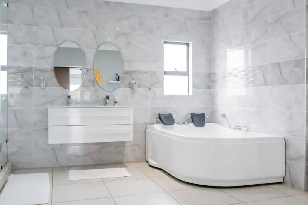 Photo of Bathroom in Greater Johannesburg Metropolitan Area