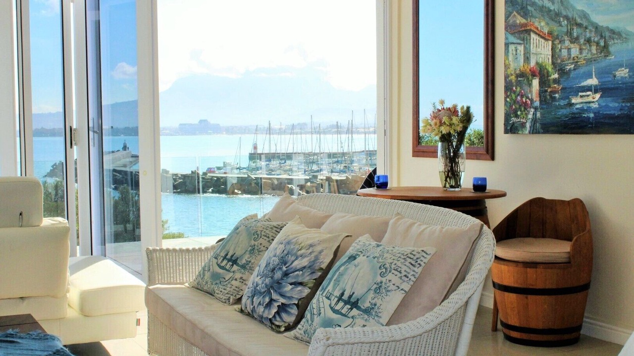Photo of Livingroom in Gordons Bay Central