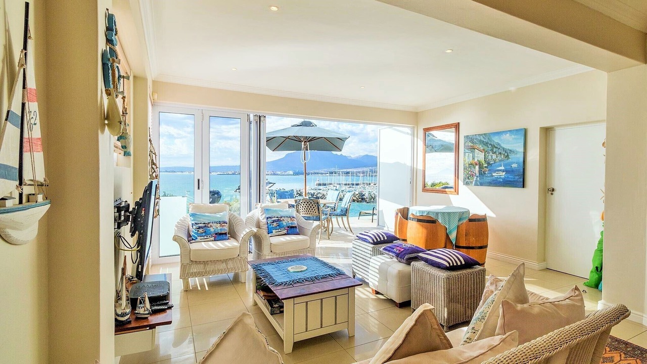 Photo of Livingroom in Gordons Bay Central