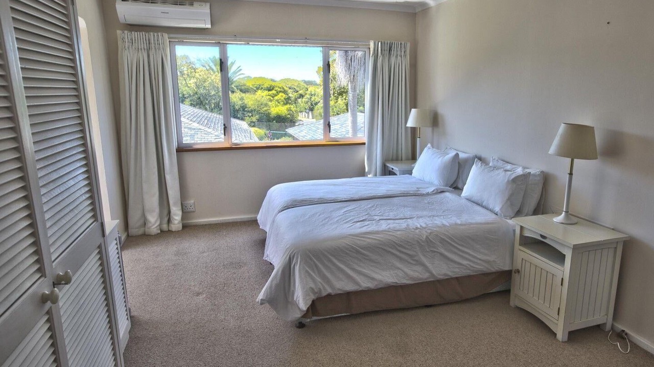 Photo of Bedroom in Lakeside