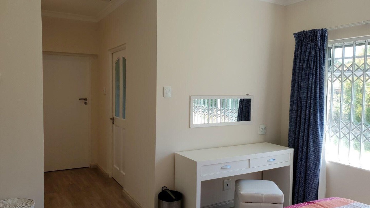 Photo of Bedroom in Lakeside
