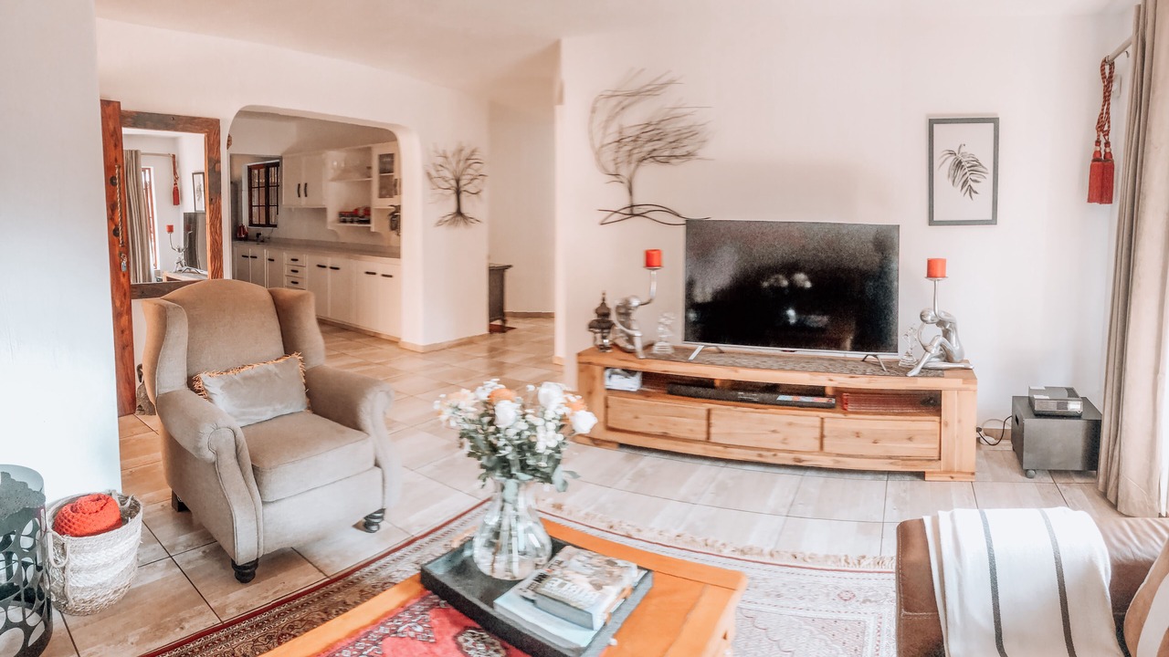 Photo of Livingroom in Faerie Glen