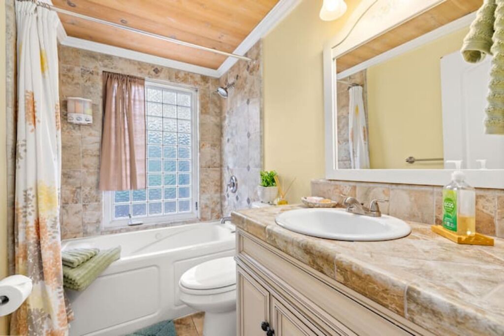 Photo of Bathroom in Kelseyville