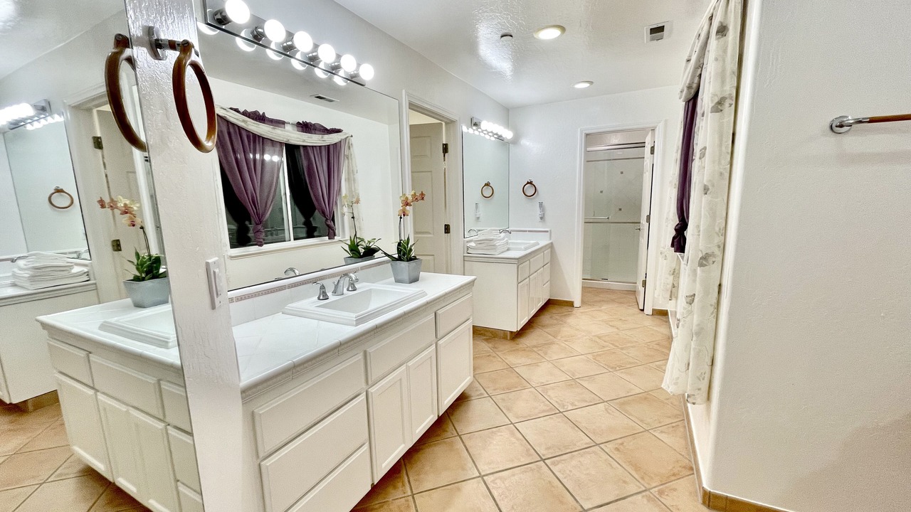 Photo of Bathroom in Emerald Hills