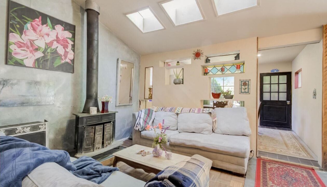 Photo of Livingroom in Oakland