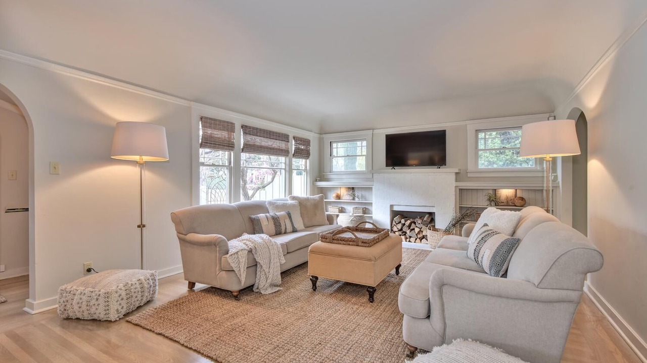 Photo of Livingroom in Old Palo Alto