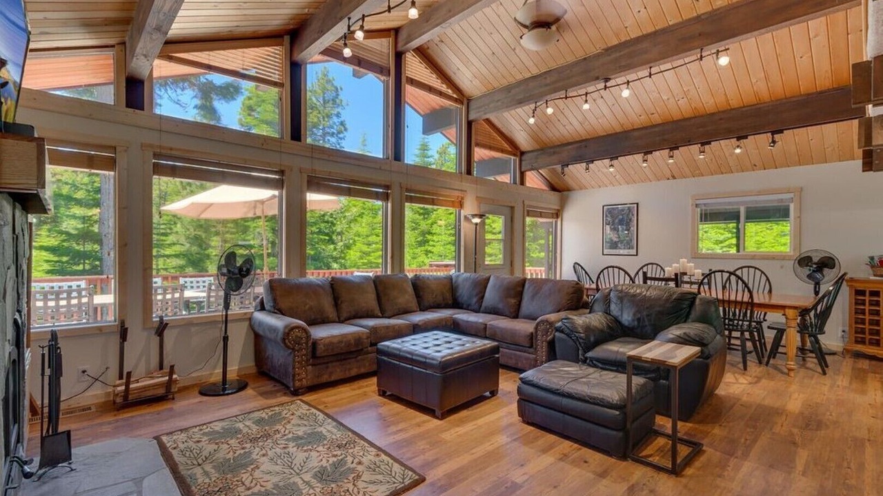 Photo of Livingroom in Comstock Acres