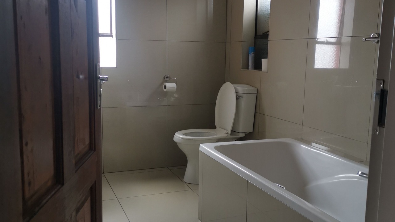Photo of Bathroom in Emalahleni