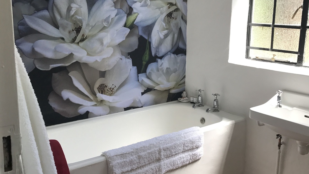 Photo of Bathroom in Curry's Post