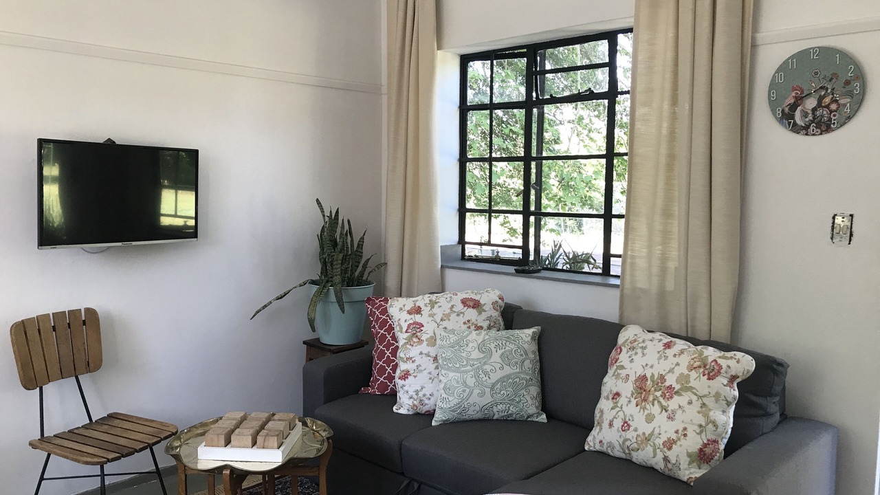 Photo of Livingroom in Curry's Post