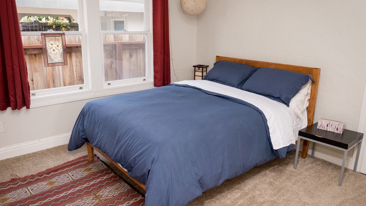 Photo of Bedroom in Burbank Gardens Neighborhood Association