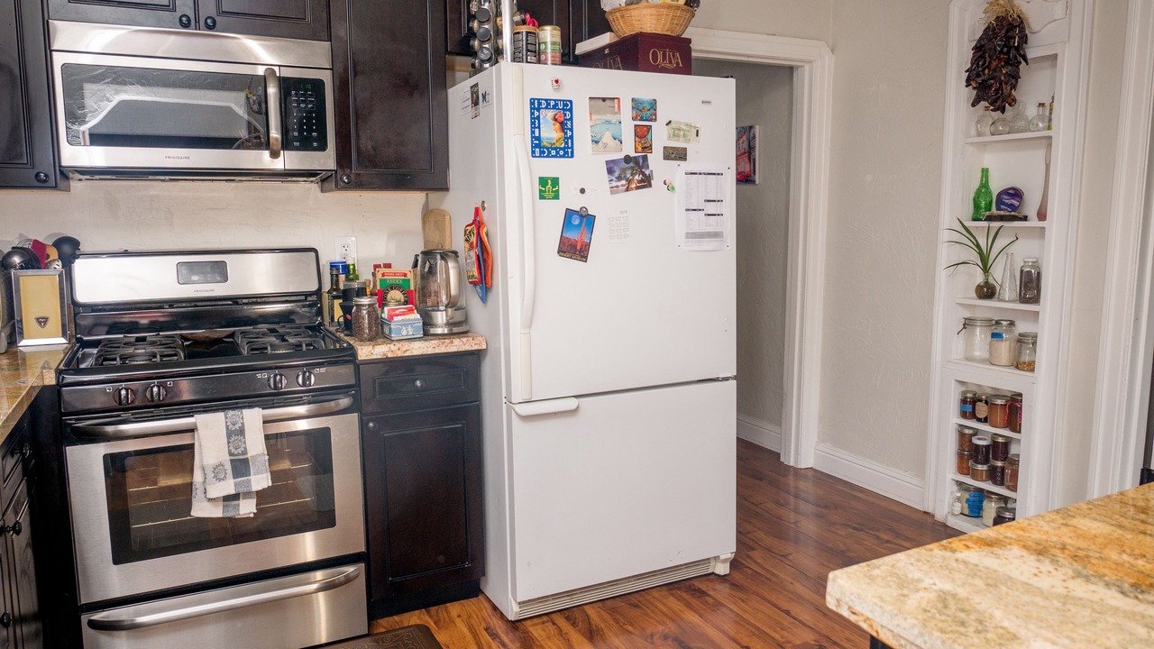 Photo of Kitchen in Burbank Gardens Neighborhood Association