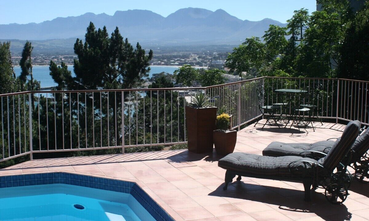 Photo of Patio Balcony in Mountainside