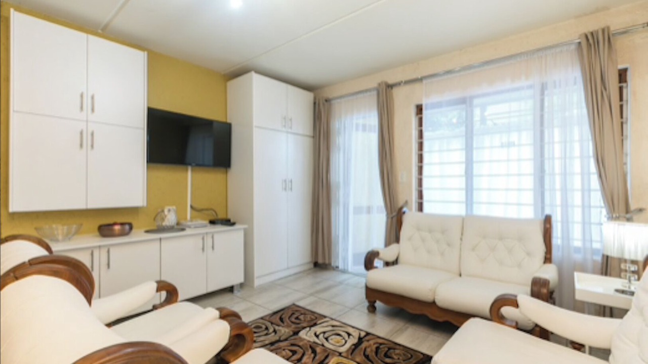 Photo of Livingroom in Greater Johannesburg Metropolitan Area