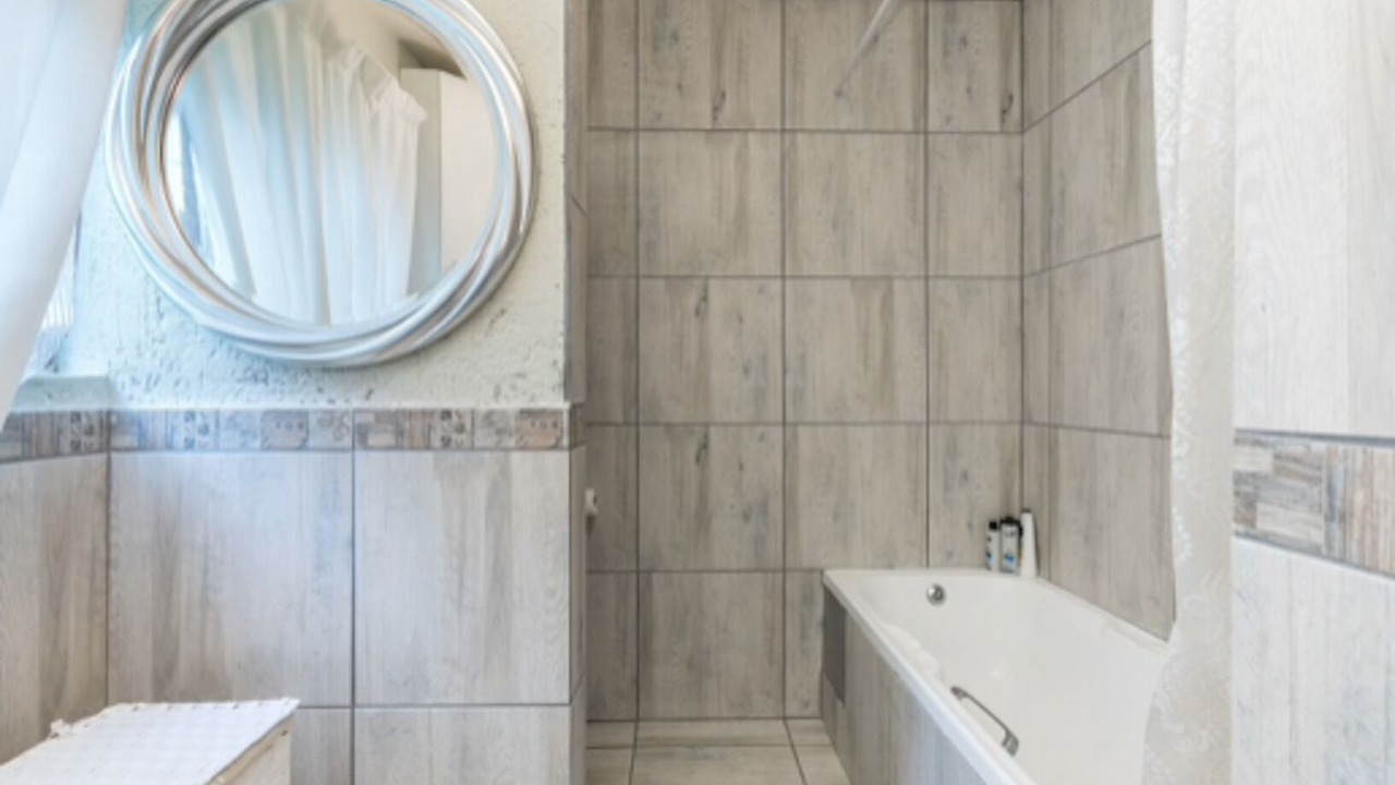 Photo of Bathroom in Greater Johannesburg Metropolitan Area