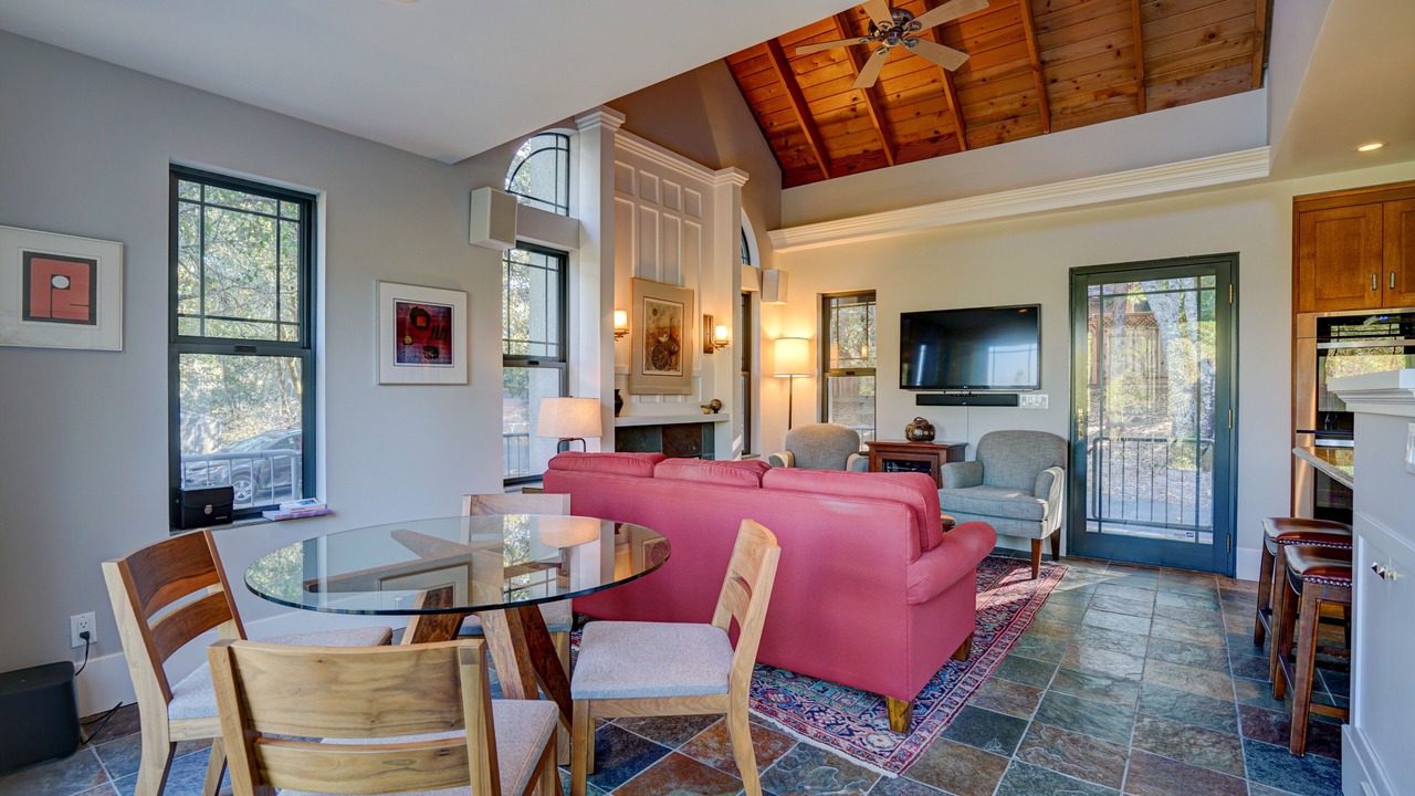 Photo of Livingroom in Freestone