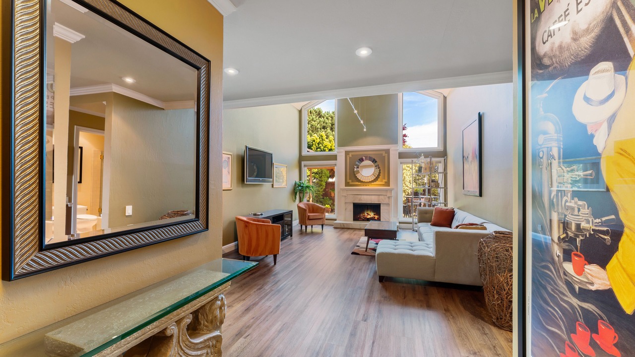 Photo of Livingroom in Redwood Shores