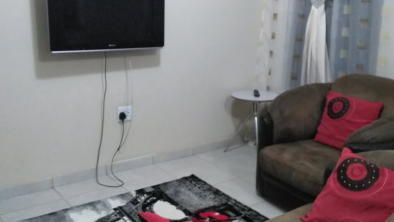 Photo of Livingroom in Garsfontein