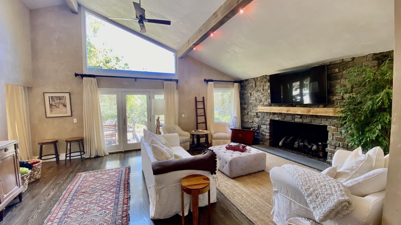 Photo of Livingroom in St. Helena