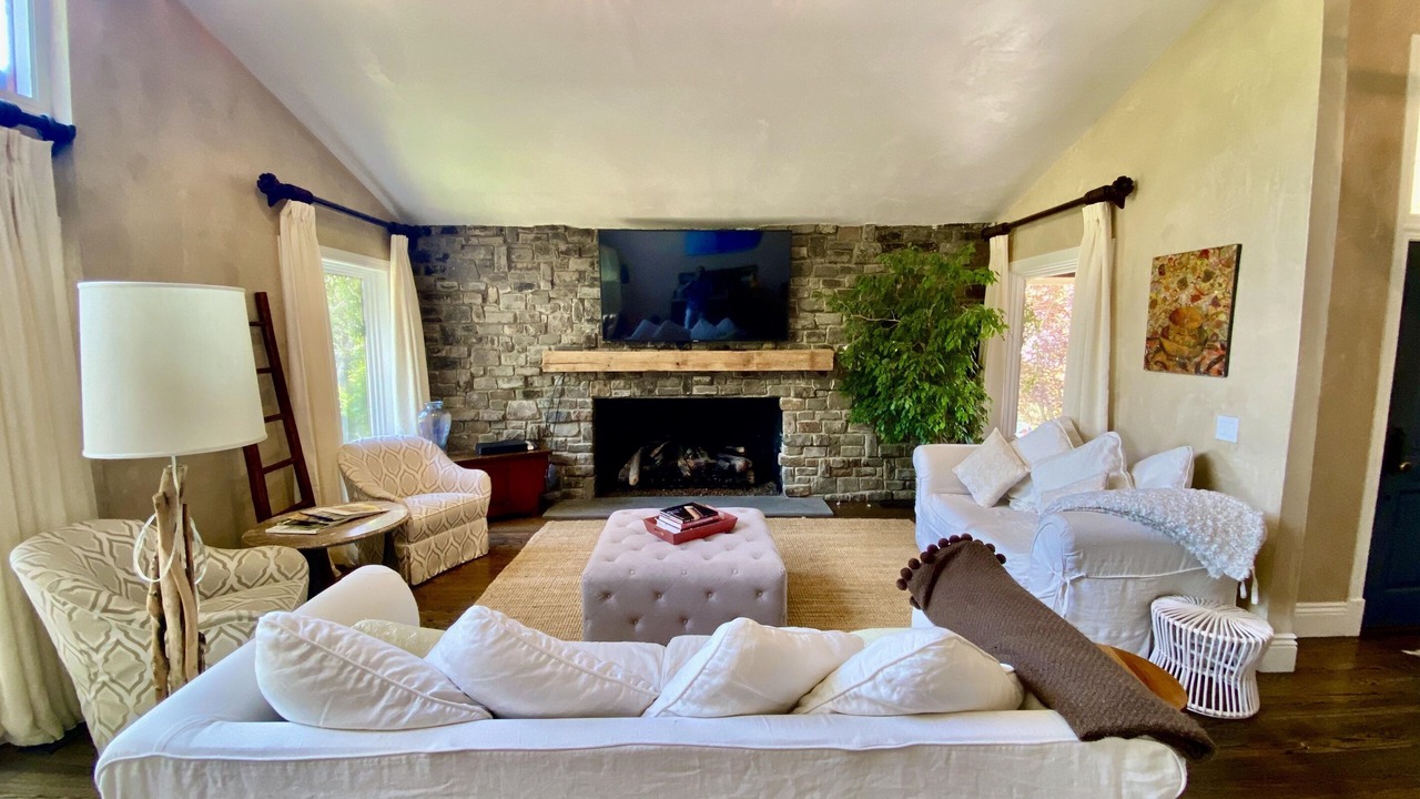 Photo of Livingroom in St. Helena