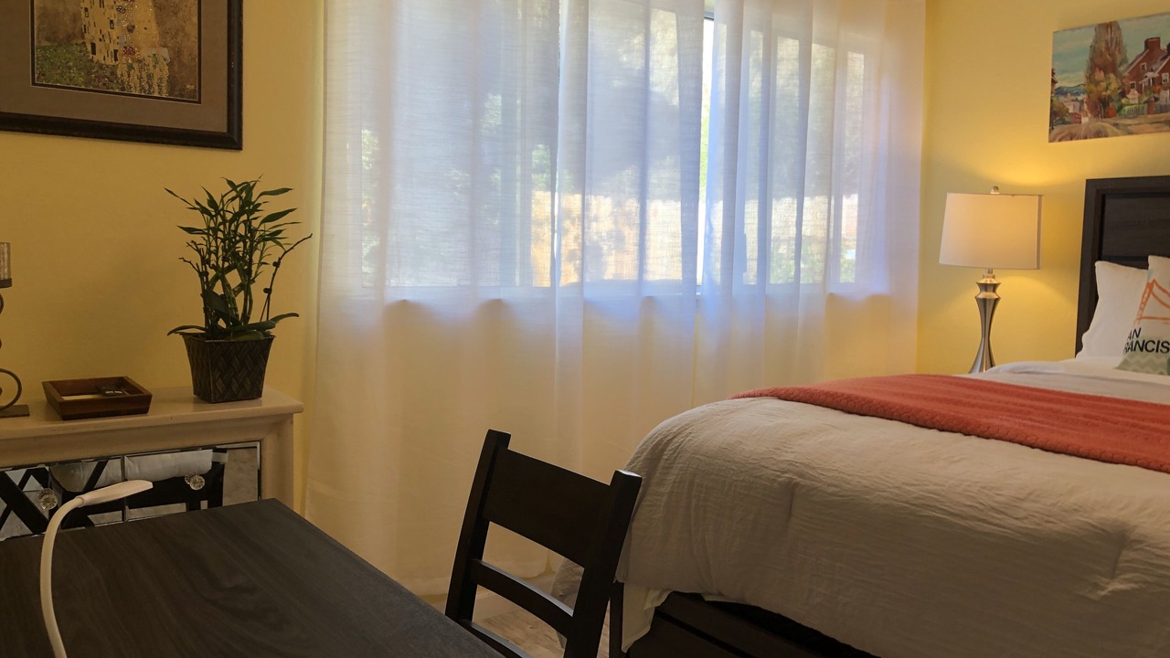 Photo of Bedroom in Miraloma