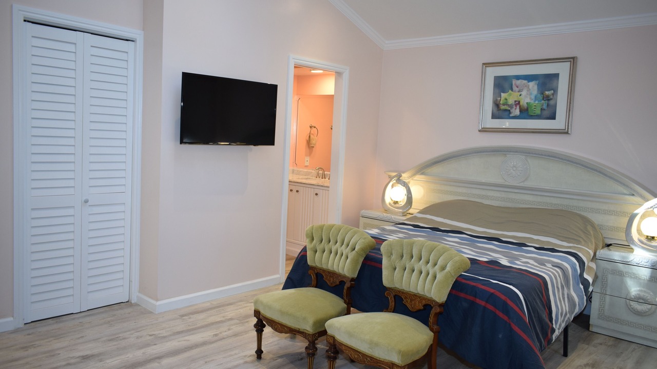 Photo of Bedroom in Saratoga