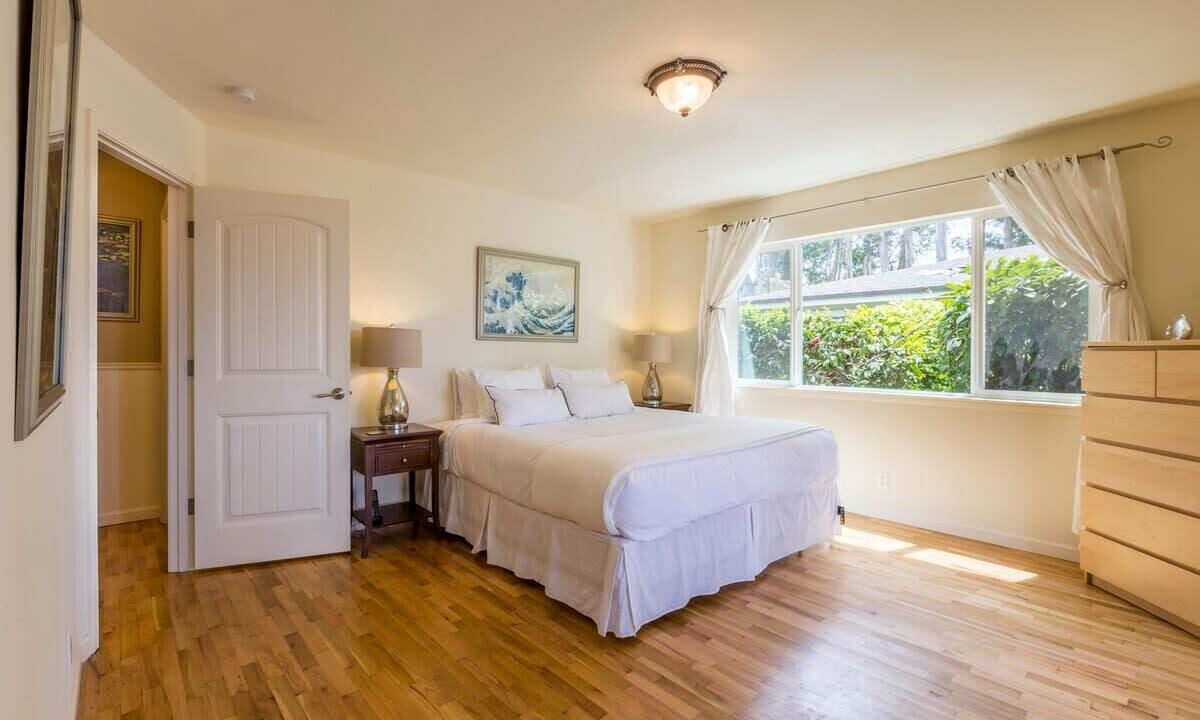 Photo of Bedroom in Opal Cliffs