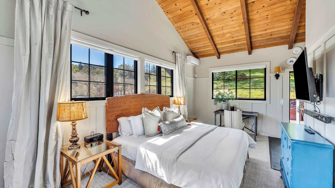 Photo of Bedroom in Glen Ellen