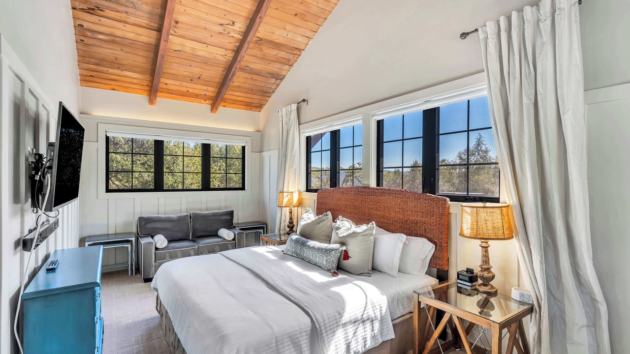 Photo of Bedroom in Glen Ellen