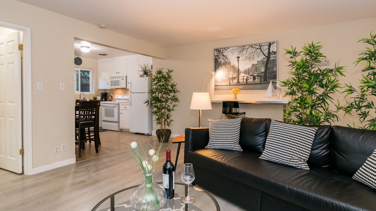 Photo of Livingroom in Downtown North