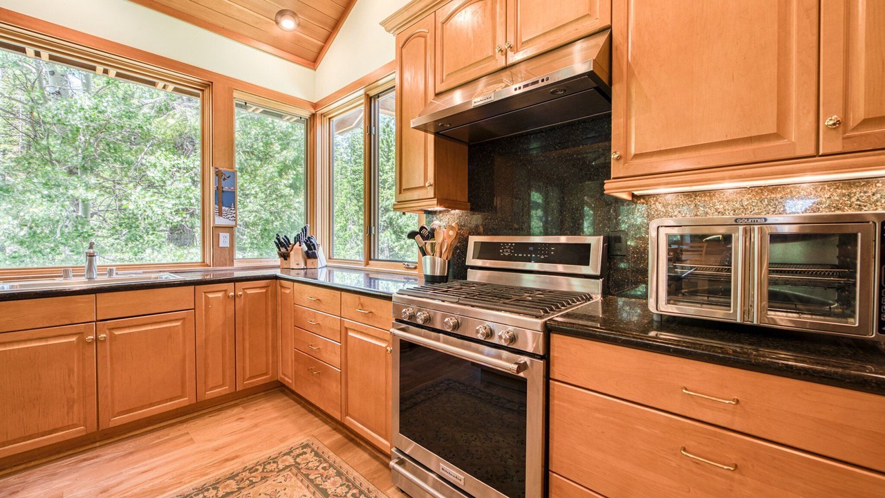 Photo of Kitchen in Alpine Meadows