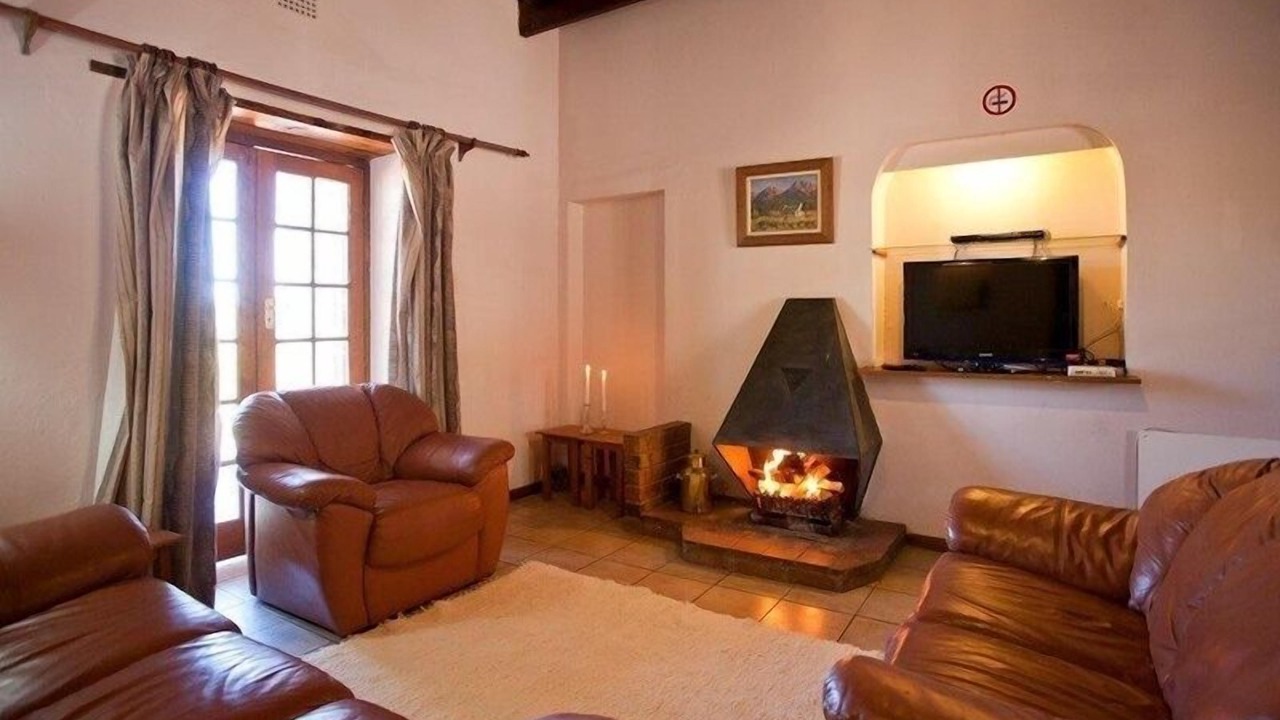 Photo of Livingroom in Oudtshoorn