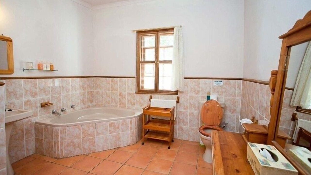 Photo of Bathroom in Oudtshoorn