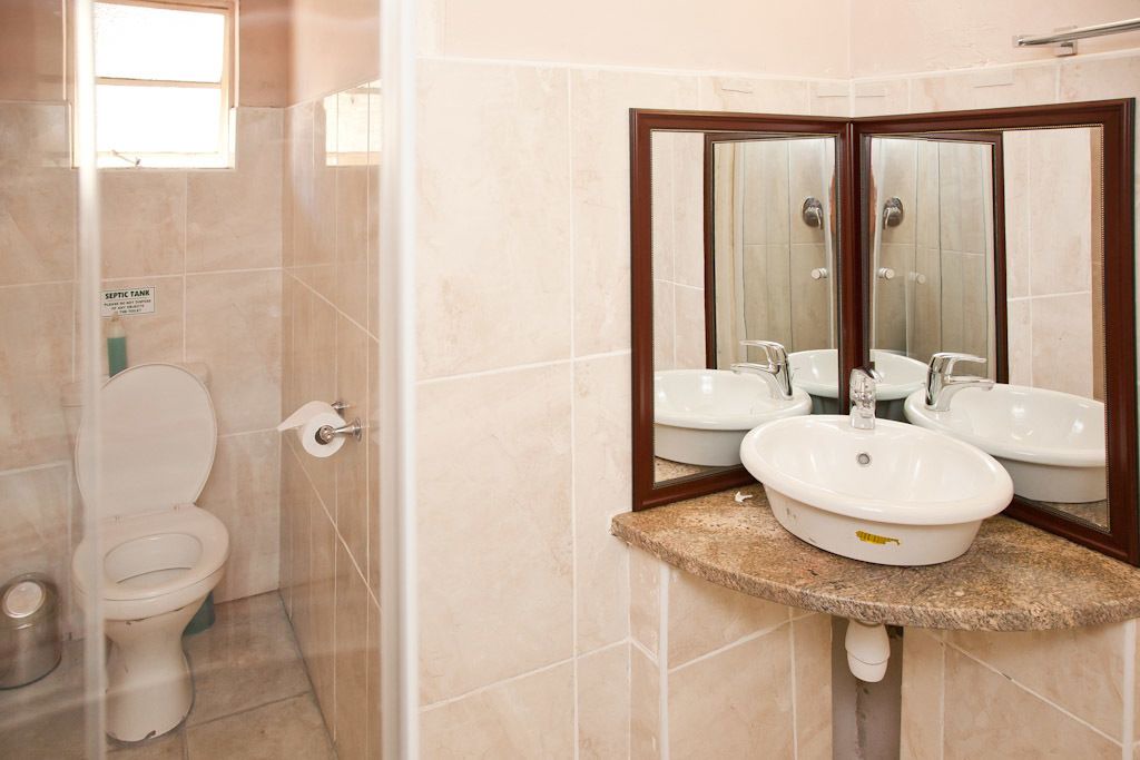 Photo of Bathroom in Oudtshoorn