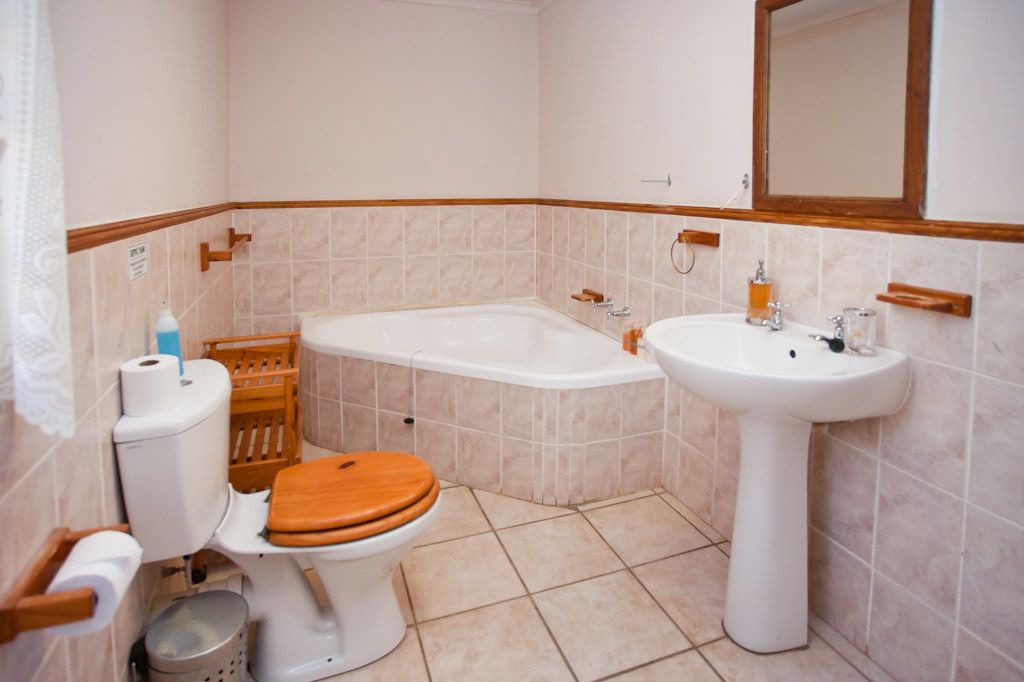 Photo of Bathroom in Oudtshoorn