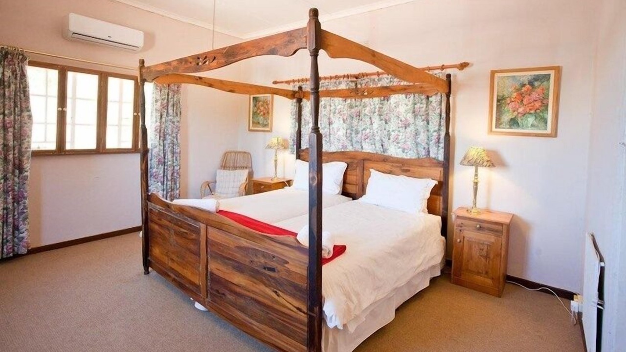 Photo of Bedroom in Oudtshoorn