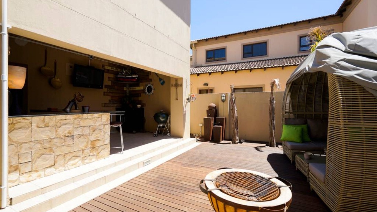 Photo of Patio Balcony in Big Bay