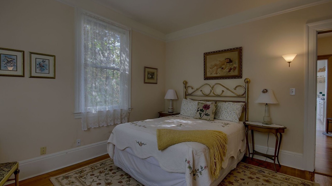 Photo of Bedroom in San Simeon