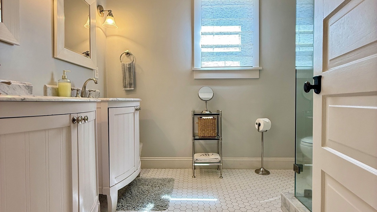 Photo of Bathroom in Kenwood