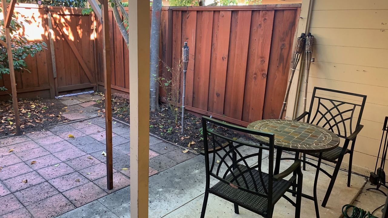 Photo of Outdoor in Linfield Oaks