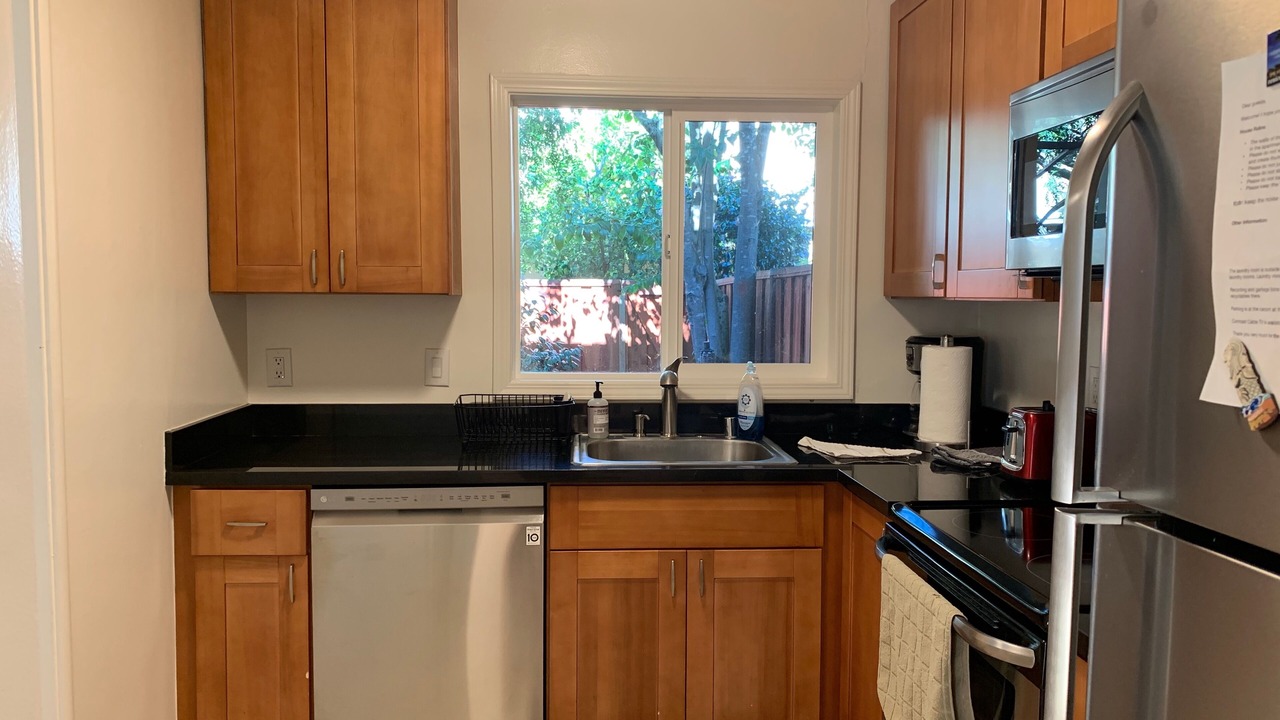 Photo of Kitchen in Linfield Oaks