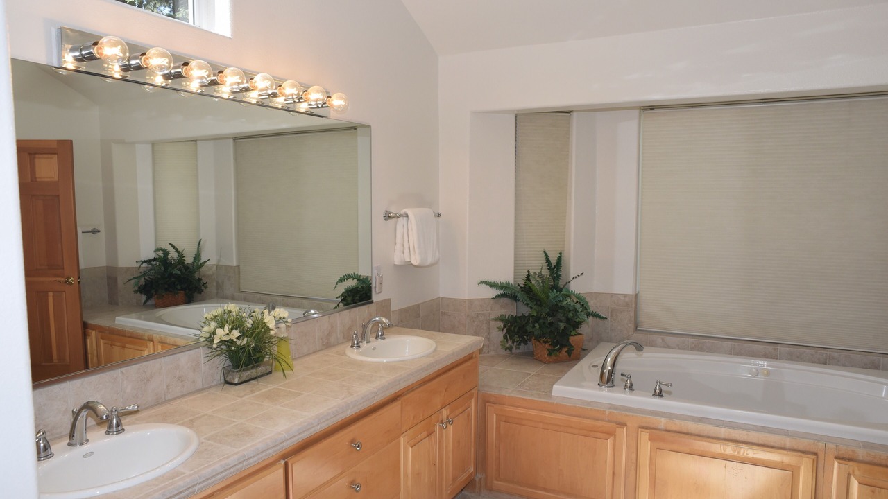 Photo of Bathroom in Pioneer Trail