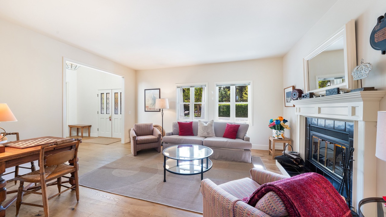 Photo of Livingroom in St. Helena
