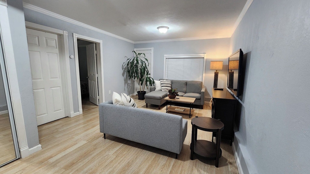 Photo of Livingroom in Westlake