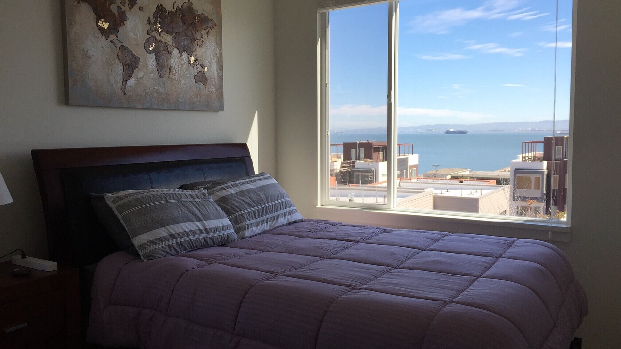 Photo of Bedroom in Hunters Point