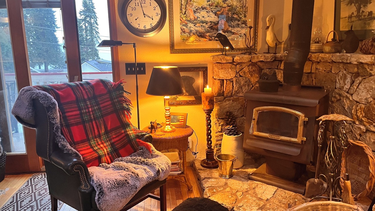 Photo of Livingroom in Lake Almanor Country Club